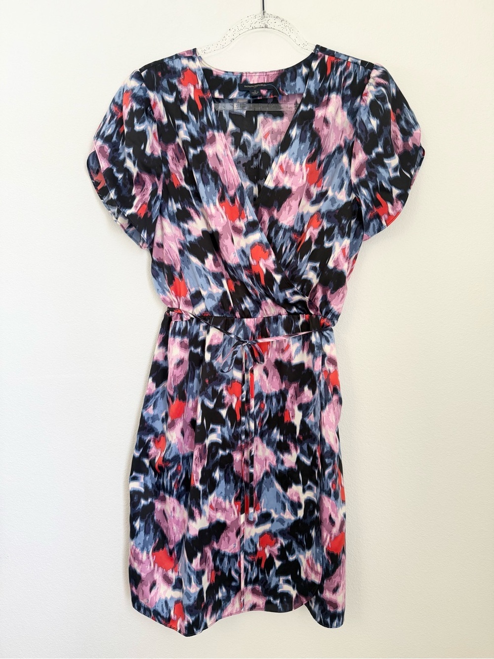 BANANA REPUBLIC Dress Black Watercolor Print Abstract Floral Purple Red Wrap 12